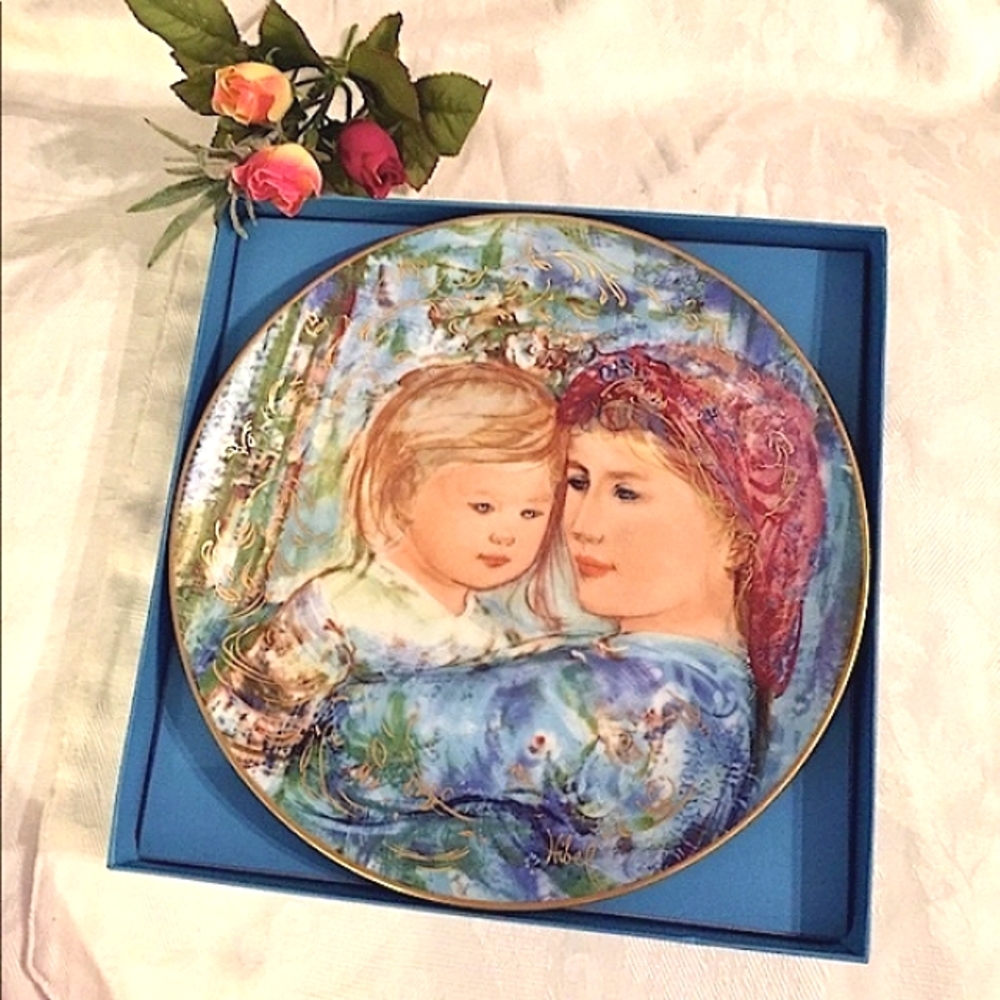 💐NIB Mother’s Day Plate 1991 by Edna Hibel💐